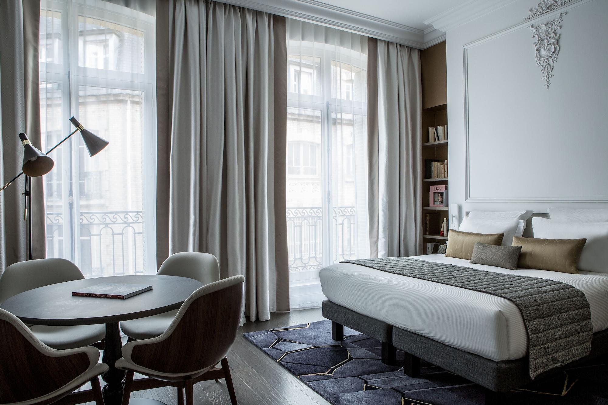La Clef Champs-Elysees Paris By The Crest Collection Exteriér fotografie A room at the hotel