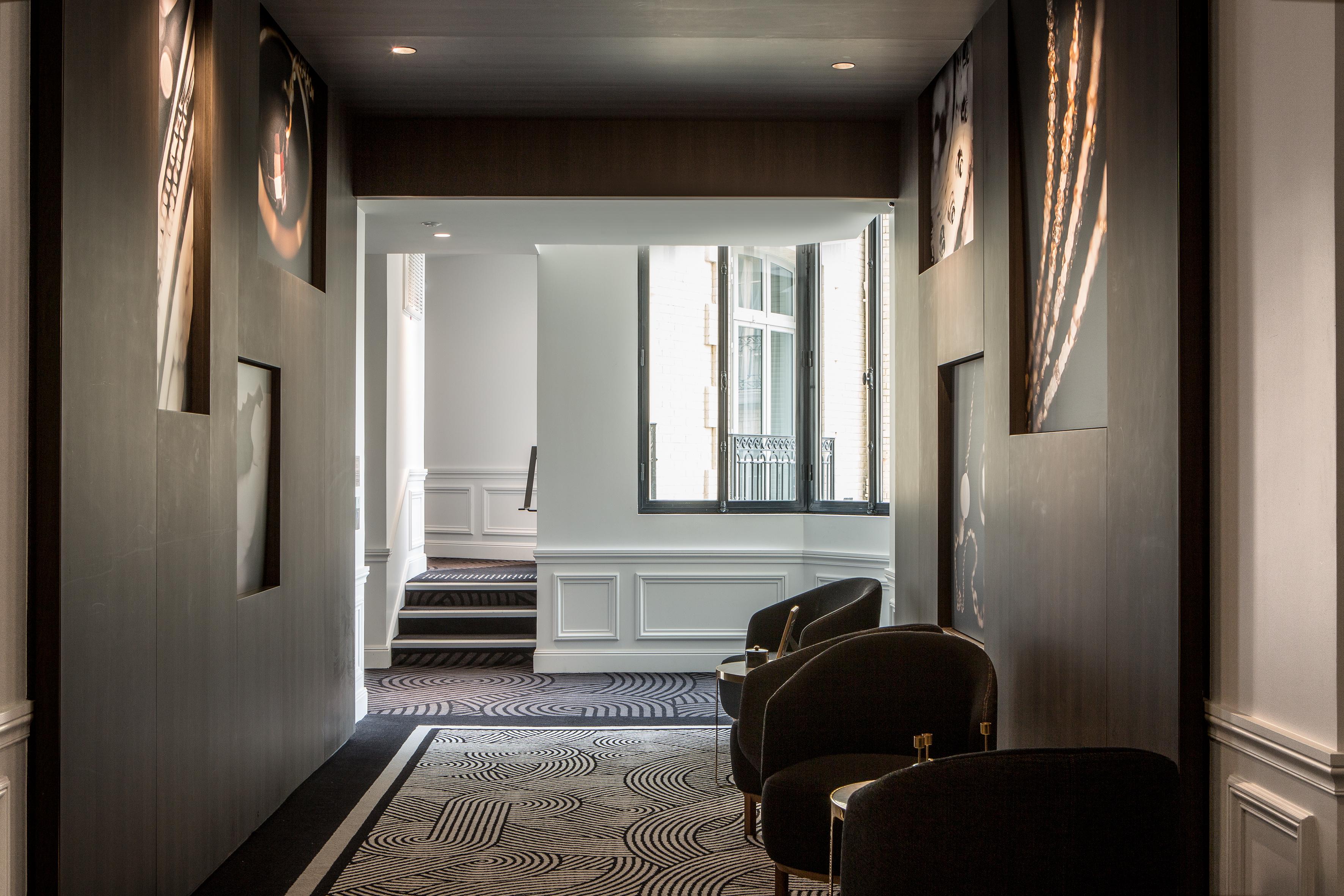 La Clef Champs-Elysees Paris By The Crest Collection Exteriér fotografie The interior of the hotel