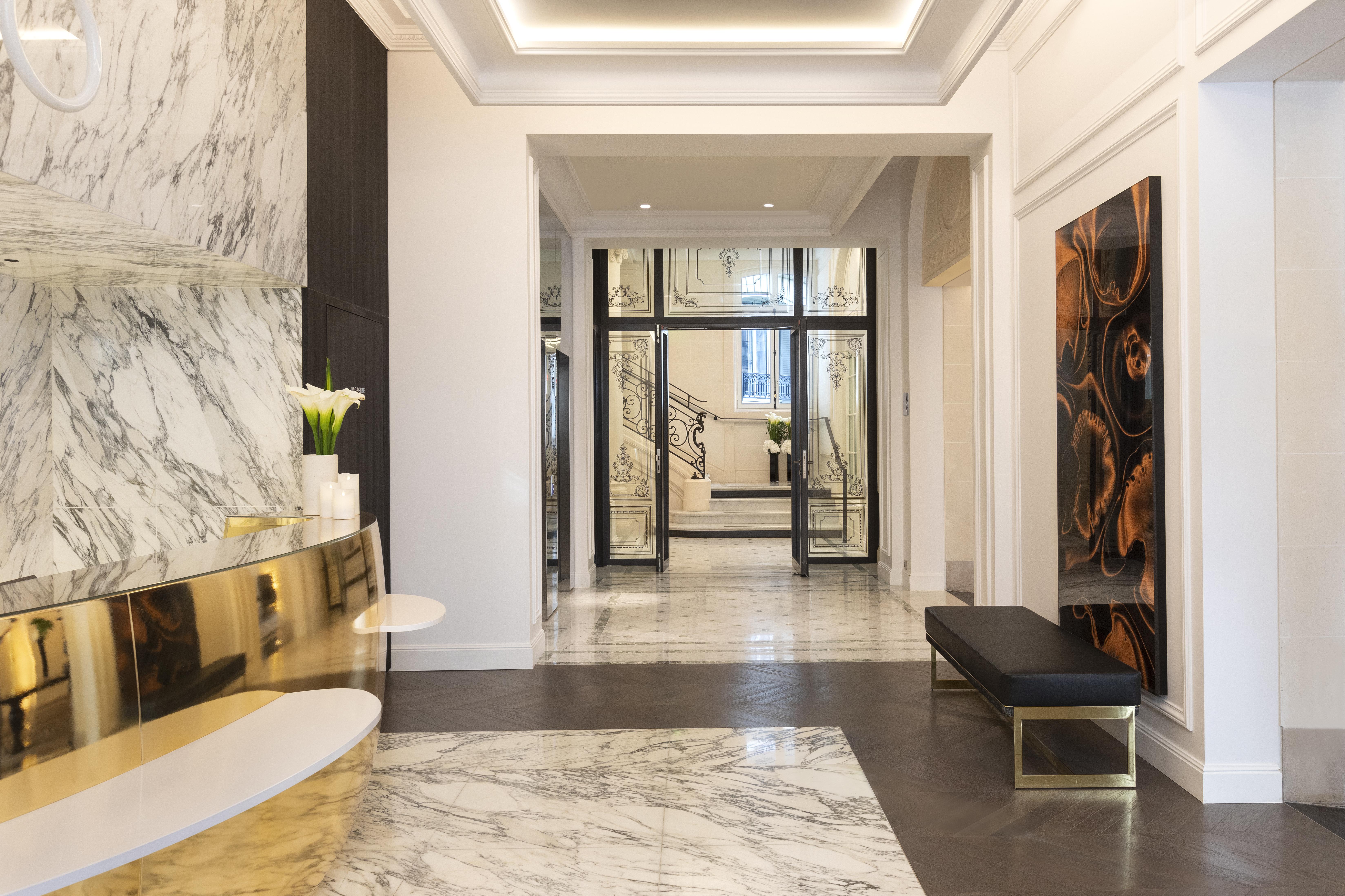 La Clef Champs-Elysees Paris By The Crest Collection Exteriér fotografie The entrance hall