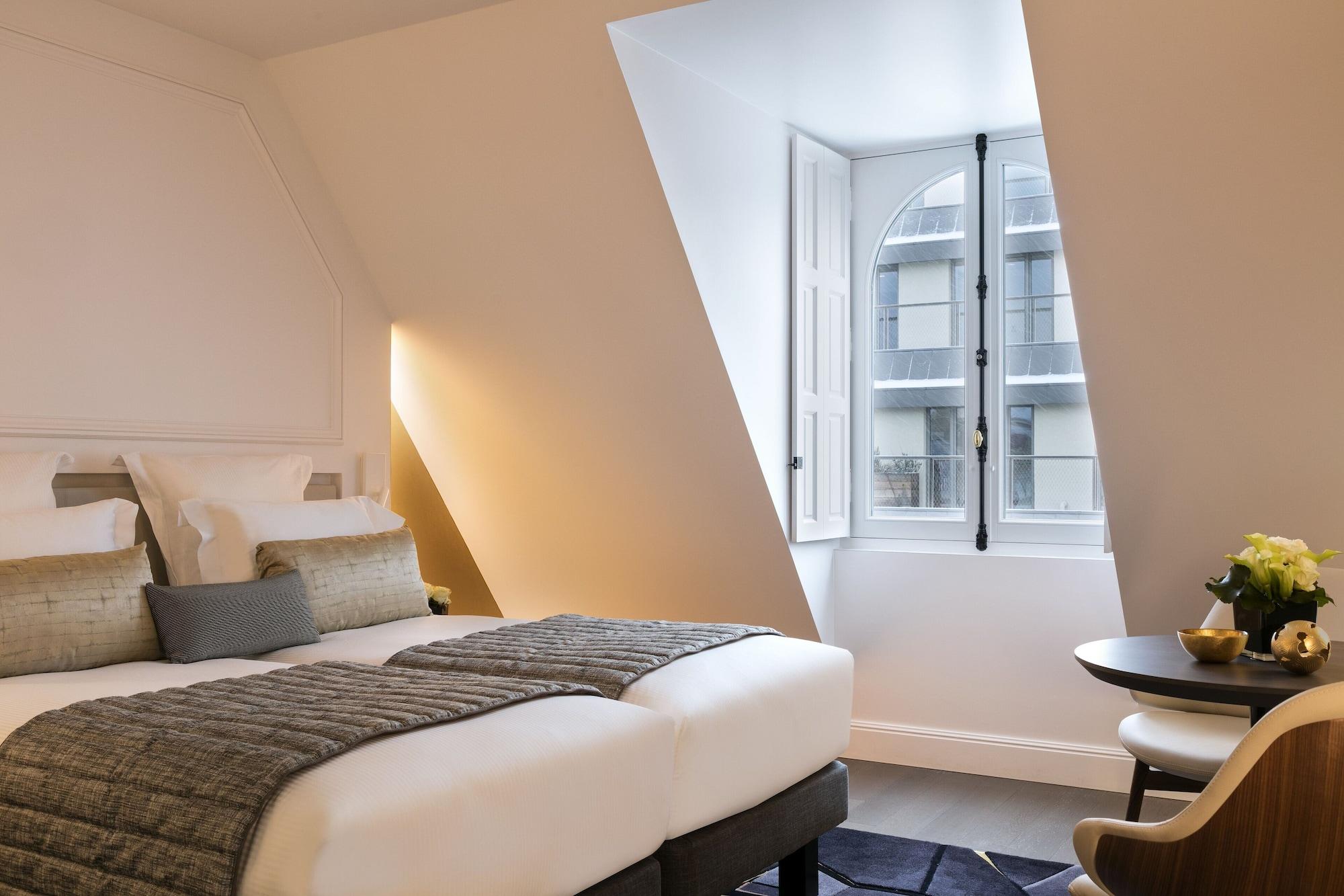 La Clef Champs-Elysees Paris By The Crest Collection Exteriér fotografie A room at the hotel
