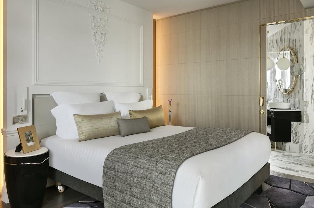 La Clef Champs-Elysees Paris By The Crest Collection Exteriér fotografie A bedroom at the Mandarin Oriental, Paris