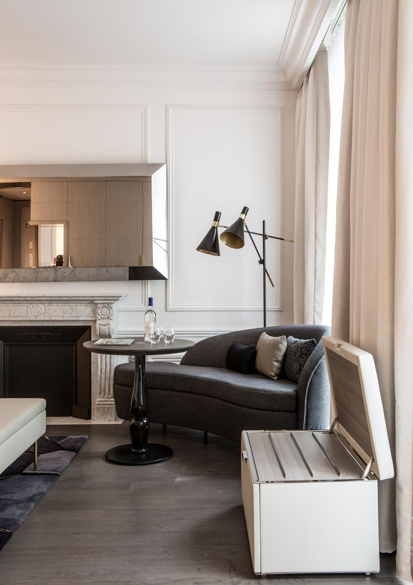 La Clef Champs-Elysees Paris By The Crest Collection Pokoj fotografie A floor lamp