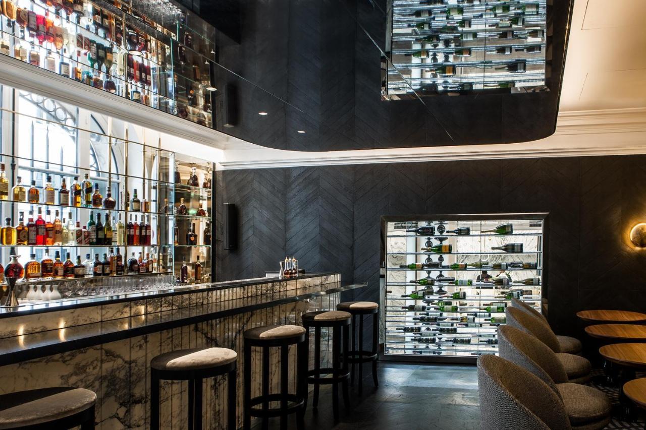La Clef Champs-Elysees Paris By The Crest Collection Exteriér fotografie The bar at the London Edition